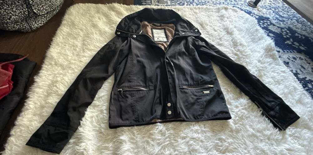 Abercrombie & Fitch Women's Water Resistant Windbreaker‎ Jacket Black Size S